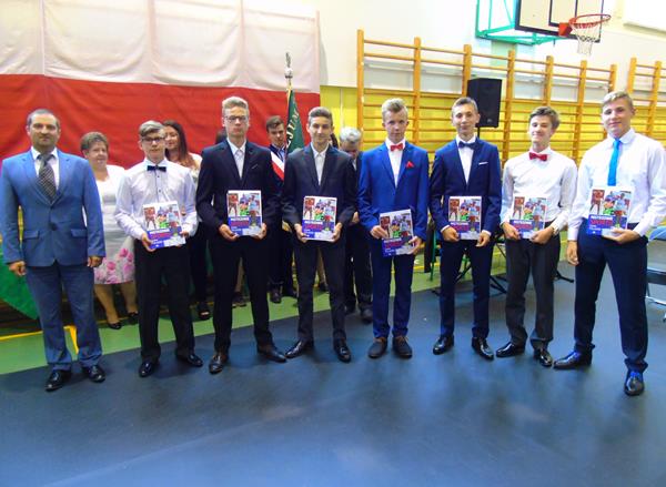 3klasisci37 2018.JPG