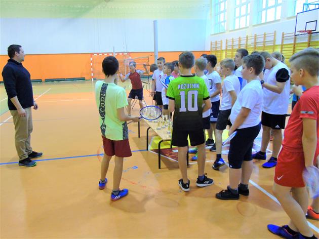 Badminton5 2019.JPG