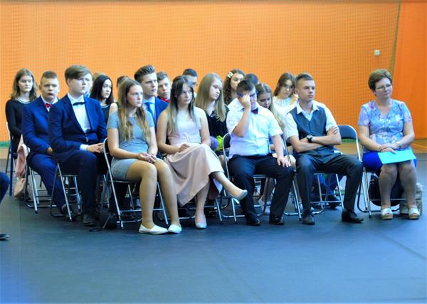 absolwenci10 2019.JPG