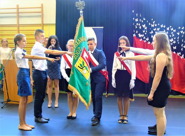 absolwenci11 2019.JPG