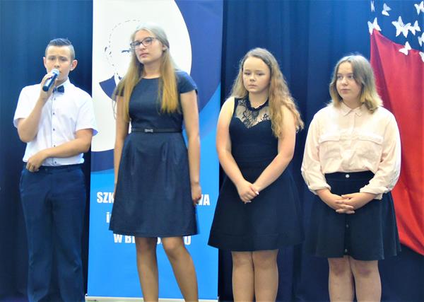 absolwenci12 2019.JPG