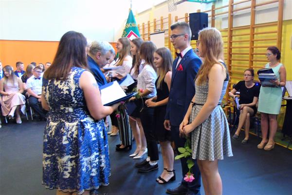 absolwenci14 2019.JPG