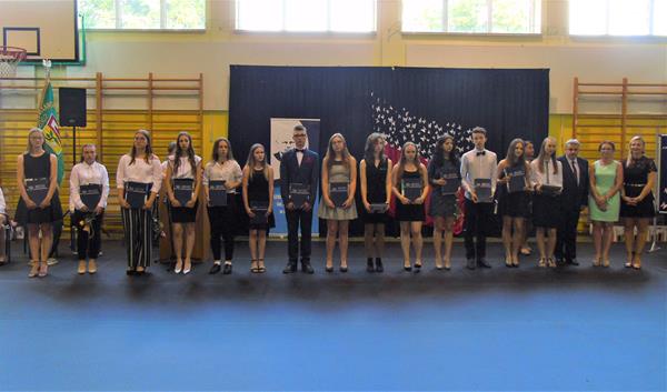 absolwenci18 2019.JPG