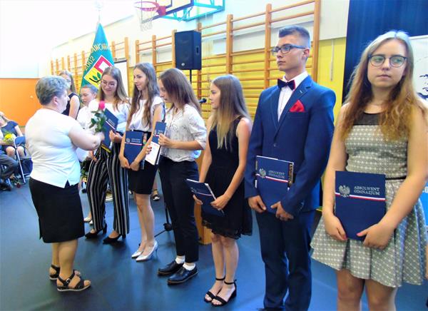 absolwenci19 2019.JPG