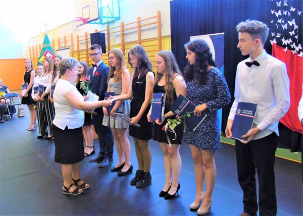 absolwenci20 2019.JPG