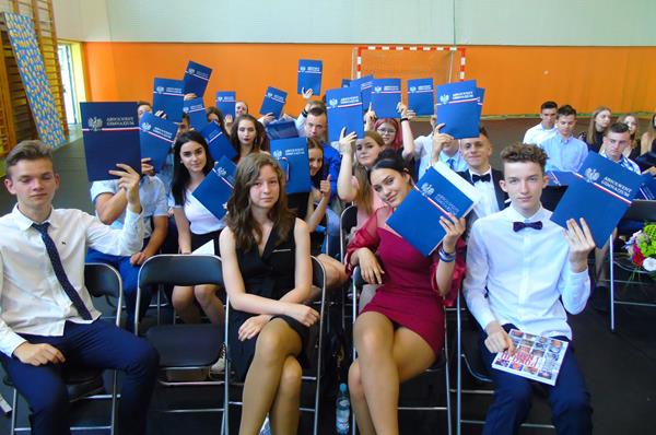 absolwenci21 2019.JPG