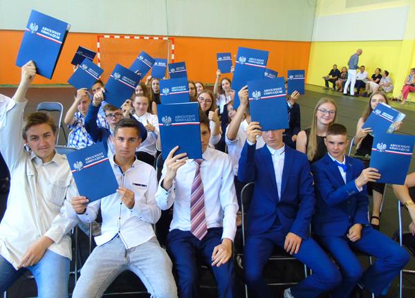 absolwenci22 2019.JPG