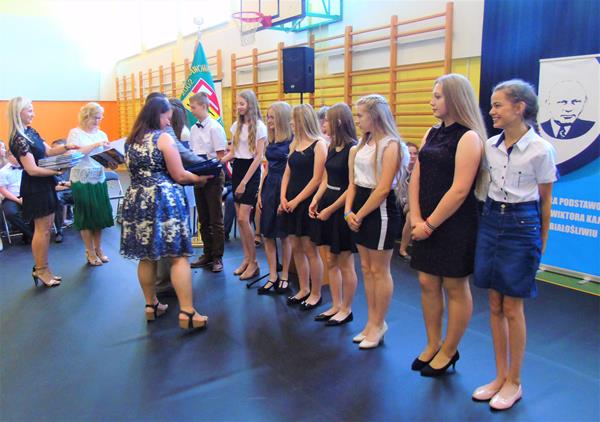 absolwenci23 2019.JPG