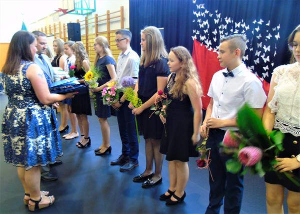 absolwenci25 2019.JPG