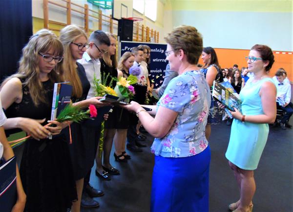 absolwenci26 2019.JPG