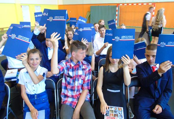 absolwenci32 2019.JPG