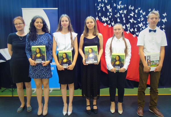 absolwenci38 2019.JPG