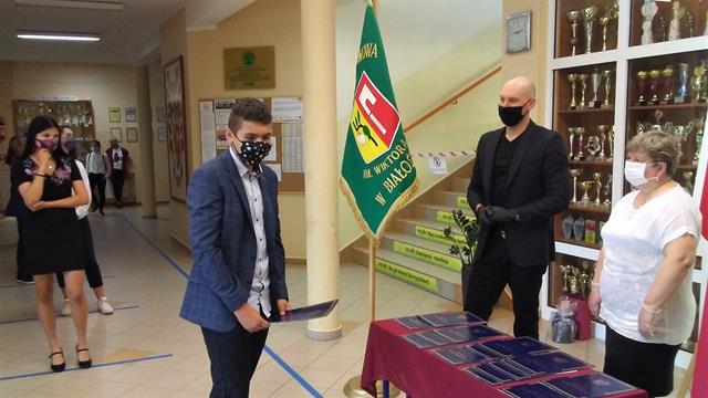 absolwenci3 2020.jpg