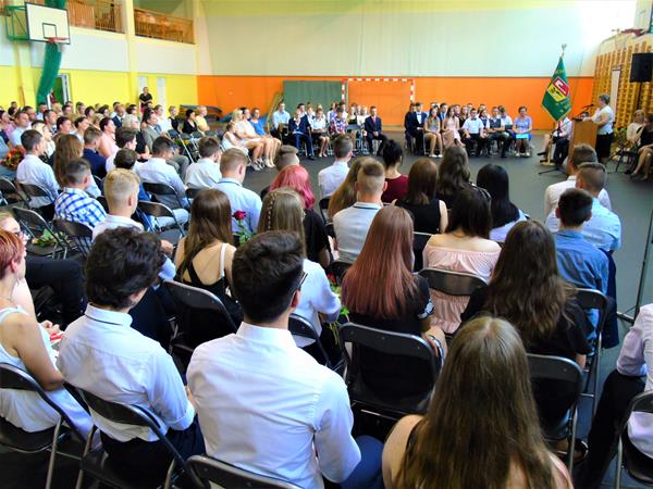 absolwenci4 2019.JPG