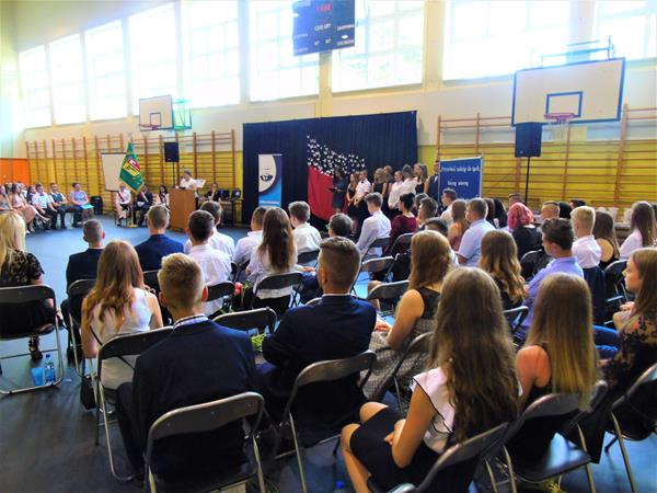 absolwenci7 2019.JPG