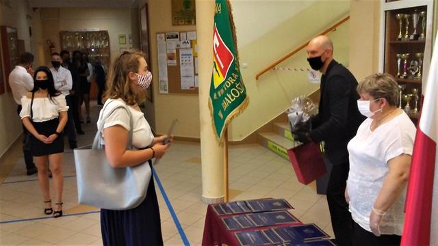 absolwenci7 2020.jpg