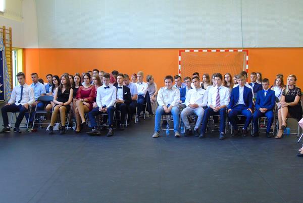 absolwenci8 2019.JPG