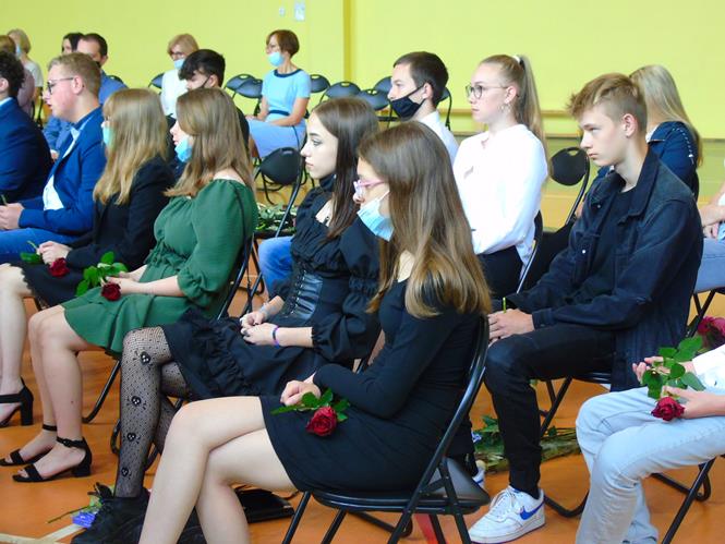 absolwenciSP10 2021.JPG