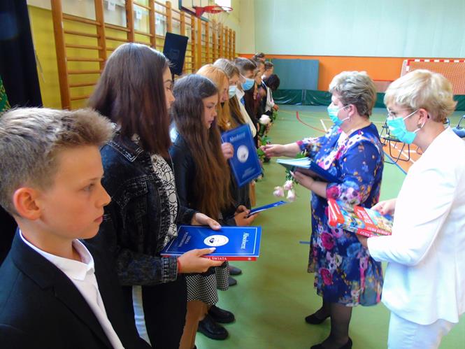 absolwenciSP13 2021.JPG