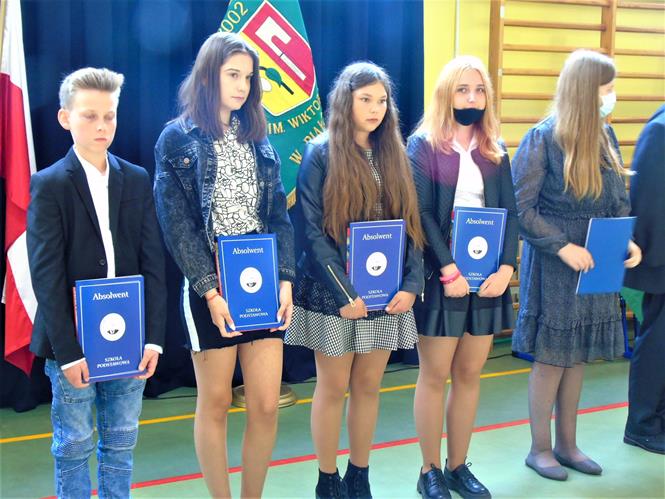 absolwenciSP16 2021.JPG