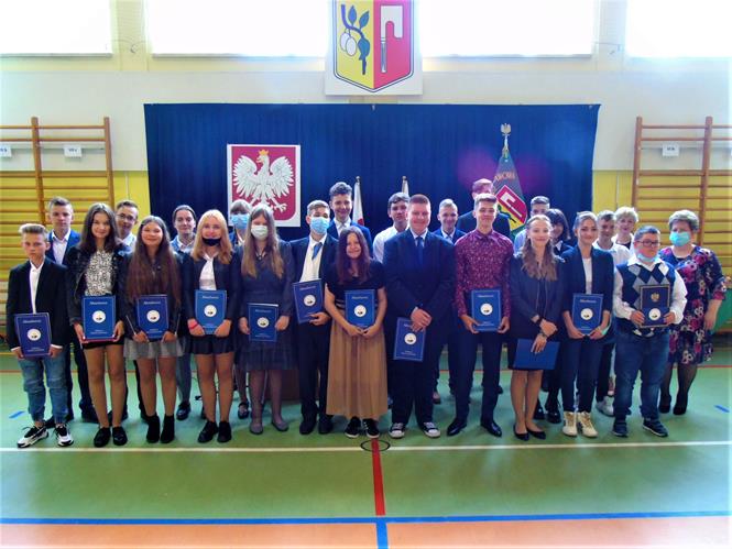 absolwenciSP22 2021.JPG