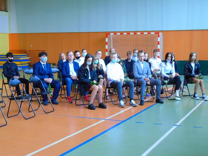 absolwenciSP6 2021.JPG