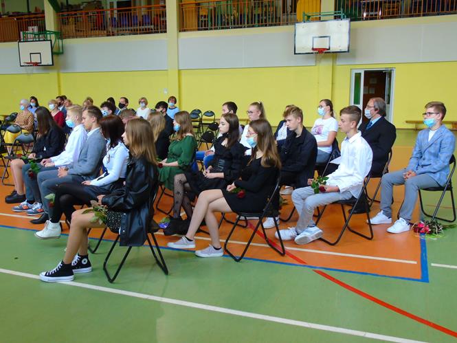 absolwenciSP9 2021.JPG