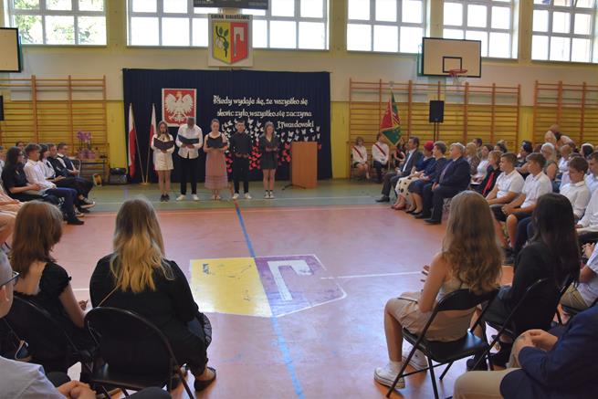 absolwenciroku2022 4.JPG