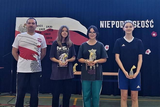 badmintona turniej niepodlegla6 2022.jpg
