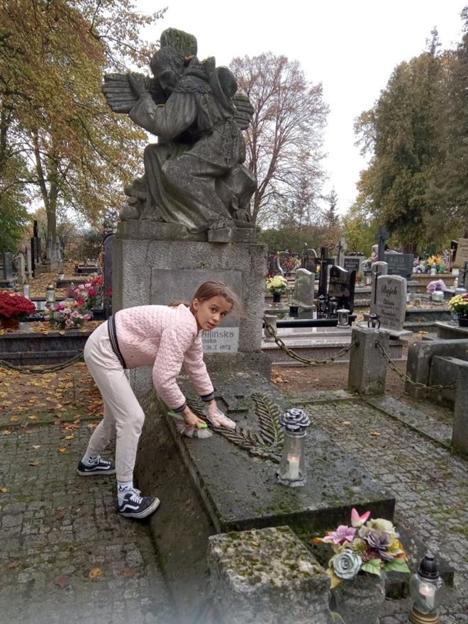 cmentarz sprzatanie3 2022.jpg