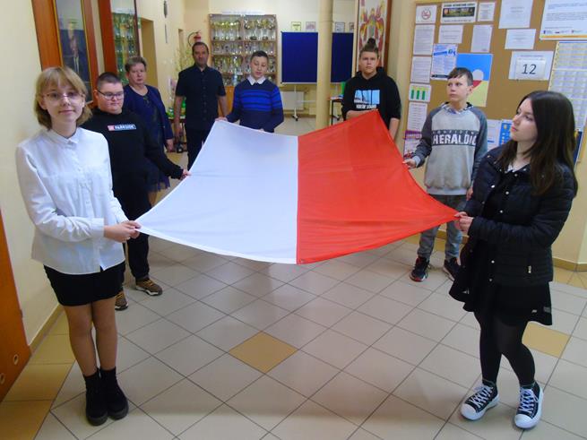 flagaszkolna1 2022.JPG