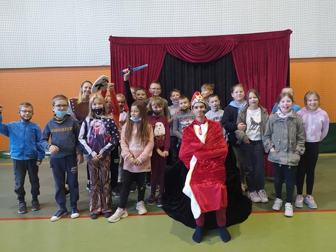 kurtyna spektakl12 2021.jpg