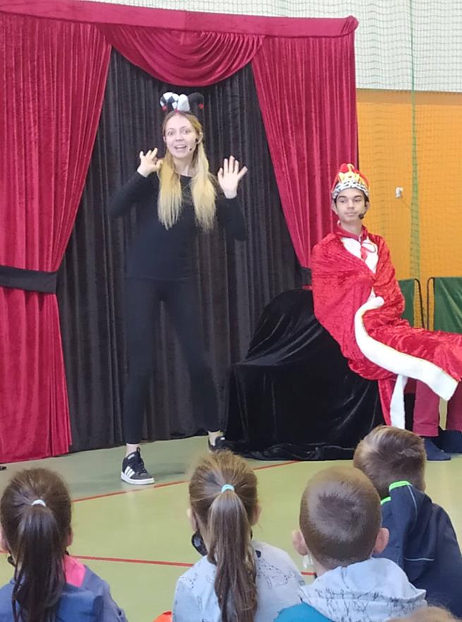 kurtyna spektakl13 2021.jpg