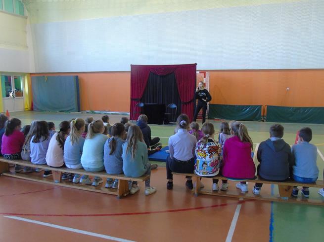 kurtyna spektakl1 2021.JPG