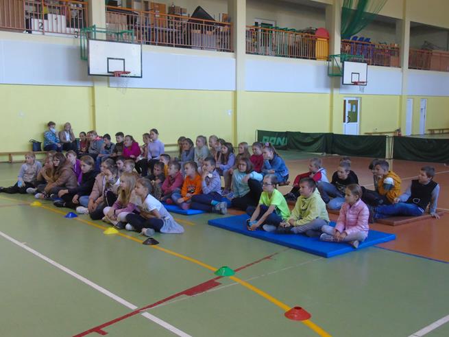 kurtyna spektakl2 2021.JPG