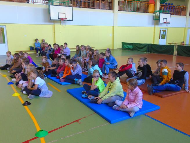 kurtyna spektakl3 2021.JPG