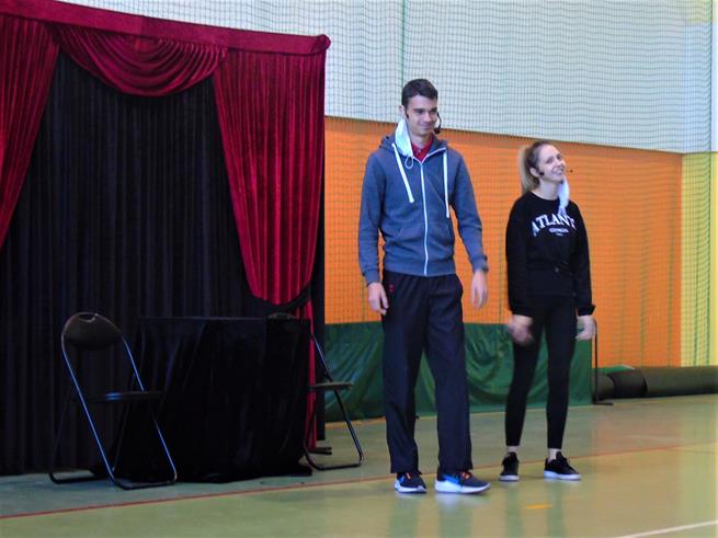 kurtyna spektakl8 2021.JPG