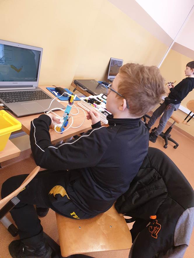 lego robotyka ferie 2023 3.jpg