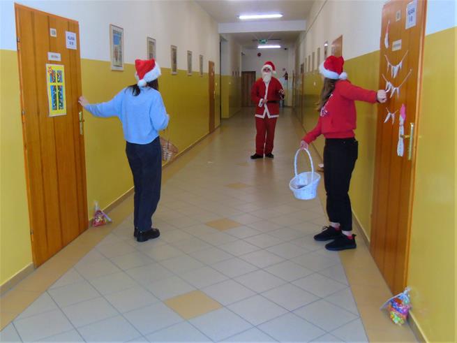 mikolajki szkolne2 2021.JPG