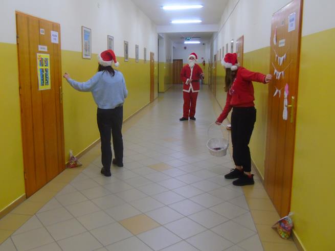 mikolajki szkolne3 2021.JPG