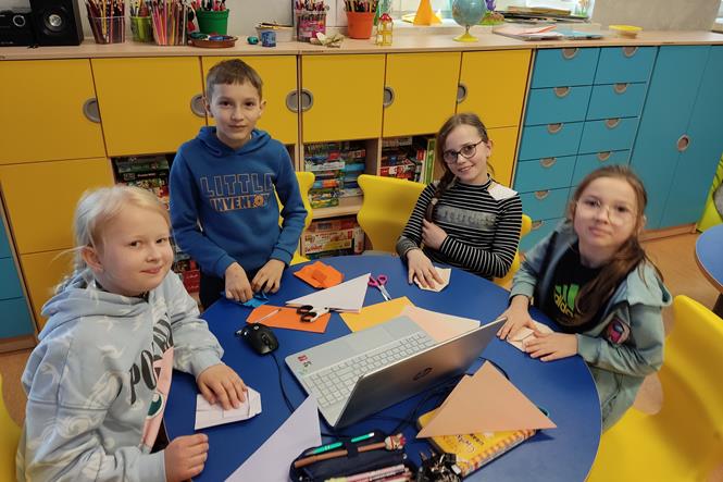 papierowe zabawki1 szulc 2023.jpg