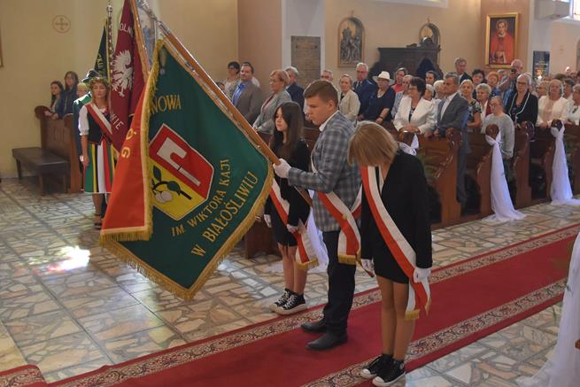 poczet 100 latparafii 1 2022.JPG