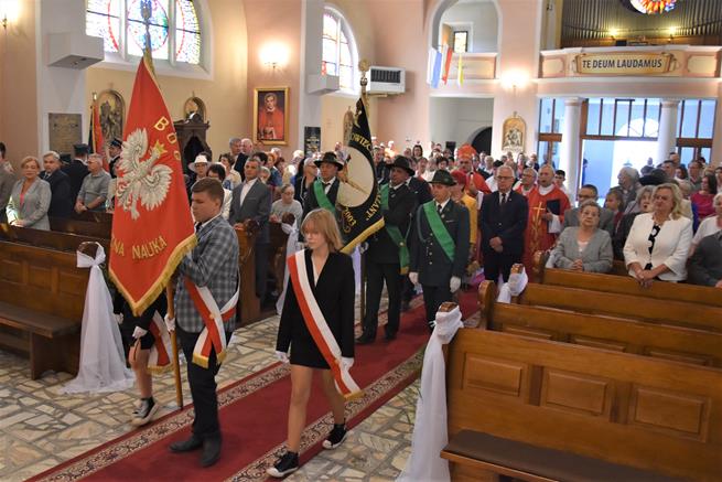 poczet 100 latparafii 2 2022.JPG