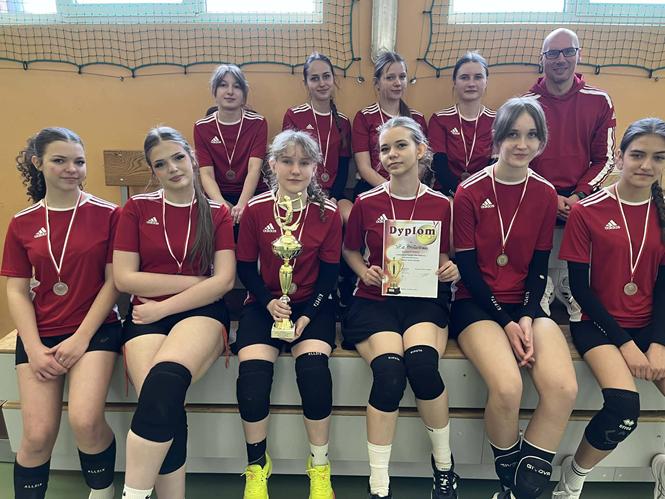 podium siatka1a 2026.jpg