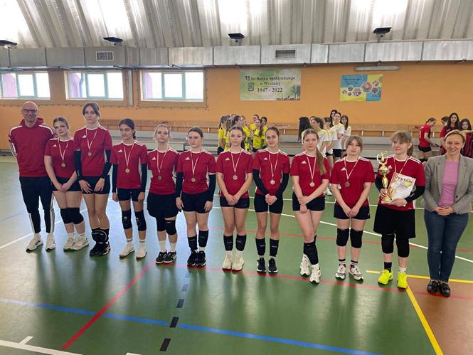 podium siatka2a 2026.jpg