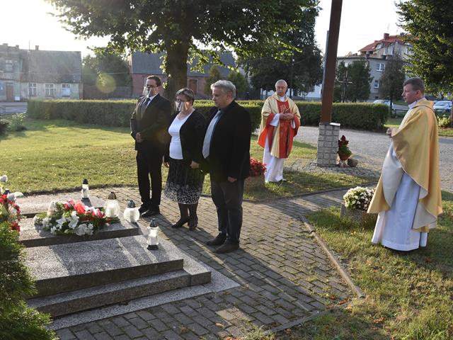 pomnik 1 09 2020.JPG