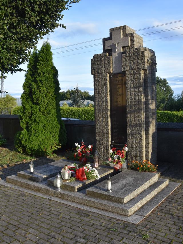 pomnik 3 09 2020.JPG