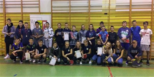 powiatowy tenis starsi1 2019.jpg