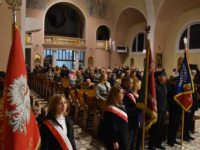 urzad gminy flaga niepodleglosc5 2022.JPG