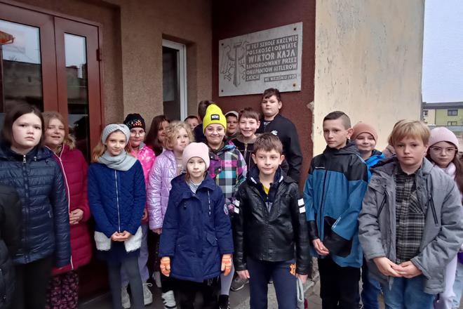 zapal znicz szkola6 2022.jpg